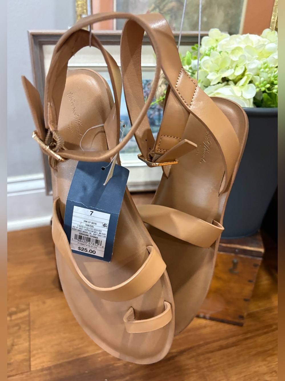 NWT Sandal Universal Thread Caramel Tan Strappy Ankle Wrap Strap Flat Sandal 7